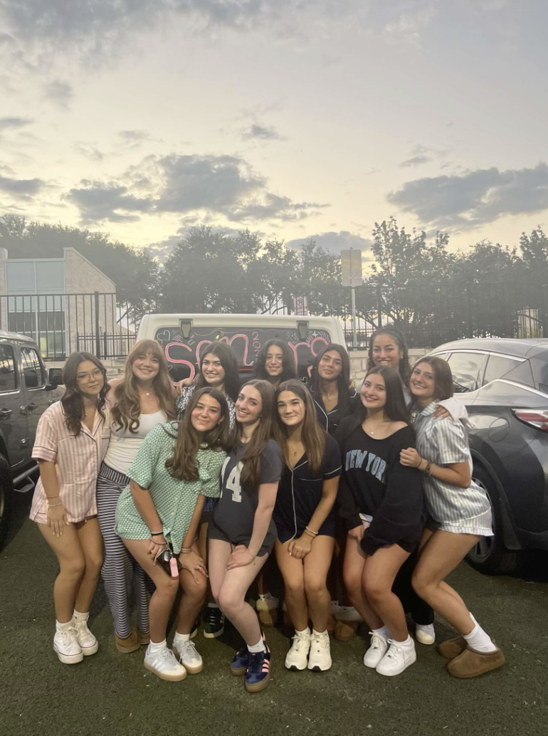 Senior girls pose for a photo at Senior Sunrise